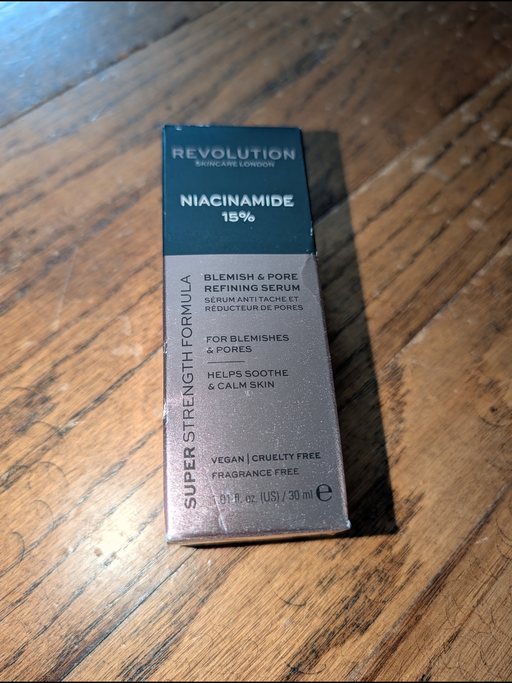 Revolution Niacinamide 15% Blemish & Pore Refining Serum - Teal & Rose Gold Box